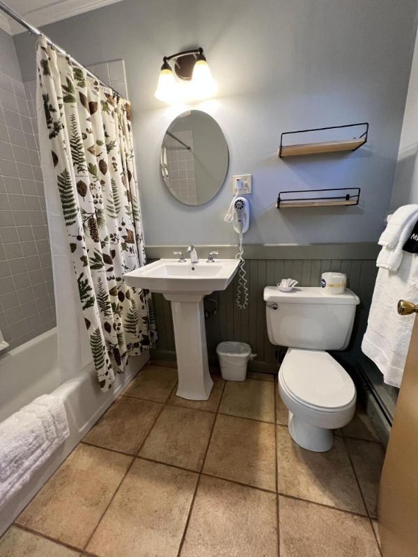 Alamoosook Lakeside Inn Orland image 18